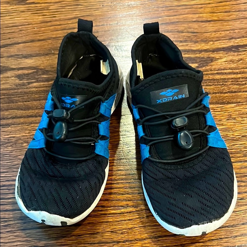 Streamlined Black and Blue Water Shoes with Breathable Mesh